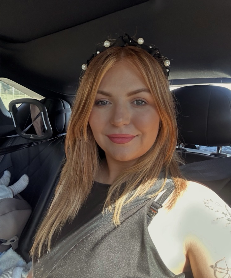 Pearl headband, car selfie